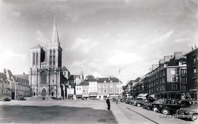 14 Lisieux La Cathedrale et Rue Henry Cheron.jpg